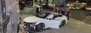 Երևանում բախվել են Lada-ն ու Audi-ն. վերջինը բախվել է պատին. վարորդներից մեկը եղել է ոչ սթափ