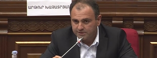 Երբևէ չեմ տեսել, որ Մանվել Գրիգորյանը ինչ-որ մեկի վզից ժինջիլը գցած ման տա