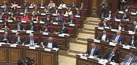 ՔՊ-ականների բուռն արձագանքը՝ Էդգար Ղազարյանին ներկայացնելիս
