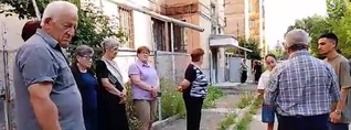 Կոյուղին, գազատարն ու հոսանքի մալուխները՝ նույն հատվածում․ գյումրեցիներն ահազանգում են