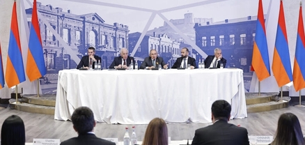 Վարչապետն ու նախագահը ԱԳՆ ղեկավար կազմի հետ քննարկել են արտաքին քաղաքականության օրակարգային հարցեր