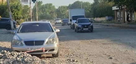 Գյումրիի Շիրակացու փողոցը 4 ամսից ավելի է` քանդված է, միայն մայթերն են վերանորոգվել