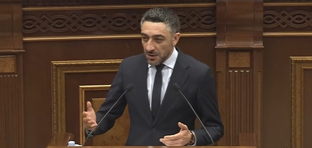Մայրիկիցս հանձնարարական եմ ստացել, պիտի ասեմ՝ Դավիթ Տոնոյանը ազգականս ա