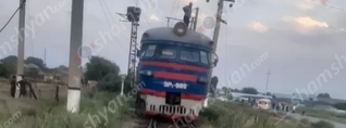 Արտակարգ դեպք՝ Արմավիրի մարզում. էլեկտրալարը պոկվել և ընկել է Երևան-Գյումրի գնացքի վագոնի տանիքին