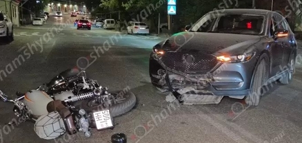 Երևանում բախվել են «Mazda» ավտոմեքենան ու «Honda» մոտոցիկլը. վերջինը կողաշրջվել է