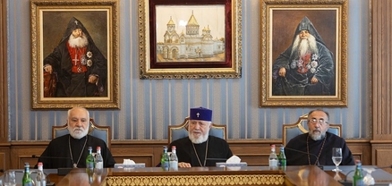 Մայր Աթոռի միաբանությունը շնորհավորեց Ամենայն Հայոց Հայրապետին ծննդյան 75-ամյակի առիթով