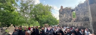 5-րդ դարի խոնարհված եկեղեցին կրկին լցվել է աղոթքով