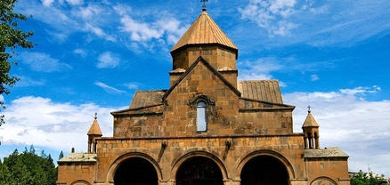 Կիրակնօրյա Պատարագներ՝ թեմական եկեղեցիներում