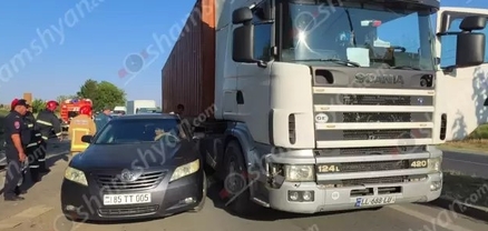 Ավտովթար՝ Մեծամորում․ բախվել են Toyota-ն և Scania մակնիշի վրացական համարանիշներով բեռնատարը