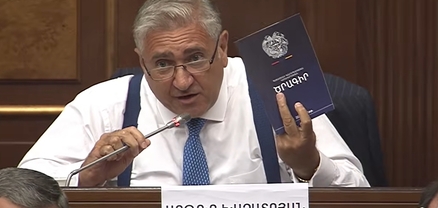 «Դուք ձեր ծրագիրն էլ չեք կարդացել, գրված է՝ Նախիջևան». Խաչատրյանը՝ Փաշինյանին