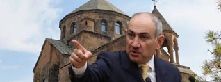 Վարչապե՞տ, թե՞ վարչապապ. մեծ բողոքական Փաշինյանը քննում է, թե ով ինչպես աղոթի