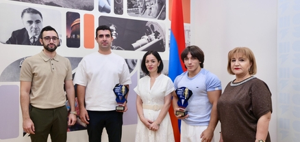 Էդգար Պապոյանը՝ վորքաութ մարզաձևի աշխարհի չեմպիոն. նախարարն ընդունել է մարզիկին