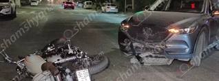 Երևանում բախվել են «Mazda» ավտոմեքենան ու «Honda» մոտոցիկլը. վերջինը կողաշրջվել է