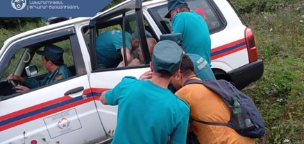 Փրկարարները քաղաքացուն դժվարամատչելի հատվածից իջեցրել և մոտեցրել են շտապօգնության ավտոմեքենային