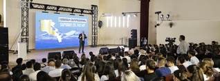 Փաշինյանն ուսանողներին և աշակերտներին ներկայացրել է Իրական Հայաստանի գաղափարախոսությունը