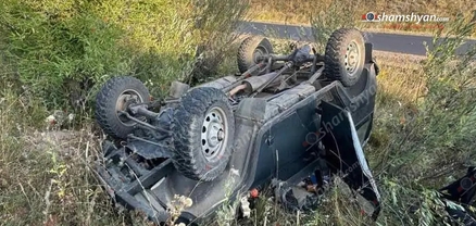 Երևան-Մեղրի ճանապարհին «ՈւԱԶ»-ը բախվել է քարերին և գլխիվայր հայտնվել թփերի մեջ․ կան վիրավորներ․ shamshyan.com