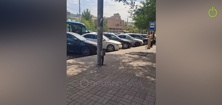 Կանգառը՝ ավտոկայանատեղի․ ուղևորները մեքենաների արանքով են հասնում ավտոբուսին