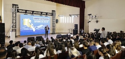 Փաշինյանն ուսանողներին և աշակերտներին ներկայացրել է Իրական Հայաստանի գաղափարախոսությունը