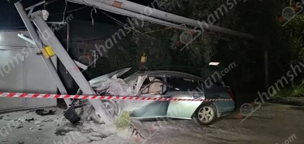 Երևանում Nissan-ը բախվել է ճանապարհի թույլատրելի հատվածում կայանված «Գազել»-ին․ կան վիրավորներ