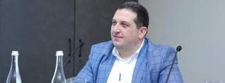 Որևէ անձնական, ընտանեկան կամ գործարար կապեր չունեմ ոչ ներկա, ոչ նախկին, ոչ էլ որևէ քաղաքական ուժի հետ