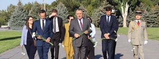 Ֆրանսիայի նորանշանակ դեսպանը հարգանքի տուրք է մատուցել Հայոց ցեղասպանության զոհերի հիշատակին