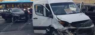 Երևանում բախվել են Հրազդան-Երևան երթուղու միկրոավտոբուսն ու «TOYOTA RAV4»-ը․ կան վիրավորներ. shamshyan.com
