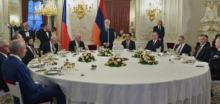 Ի պատիվ Վահագն Խաչատուրյանի՝ Չեխիայի նախագահի անունից պաշտոնական ճաշ է տրվել