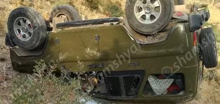 «ՈւԱԶ»-ը դուրս է եկել երթևեկելի գոտուց և մոտ 40 մետր գլորվելով գլխիվայր հայտնվել ձորում․ 6 օտարերկրացի տեղափոխվել է հիվանդանոց