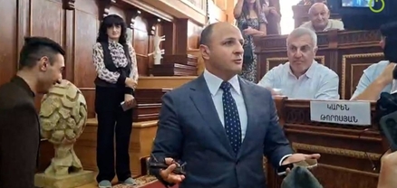 Լեզվակռիվ և լարված իրավիճակ Գյումրիի ավագանու նիստին