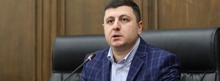 «Ո՞ր հայրենիքի». Տիգրան Աբրահամյանը՝ Արմեն Գրիգորյանին մեդալով պարգևատրելու մասին