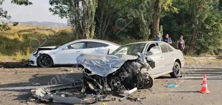 Խոշոր ավտովթար՝ Կոտայքի մարզում․ բախվել են «BMW»-ն, «Tesla»-ն, «Mitsubishi Chariot»-ը և «Mercedes»-ը․ կան վիրավորներ