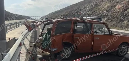 Երևան-Գյումրի ավտոճանապարհին բախվել են «Mercedes Vito»-ն և «ՎԱԶ 2106»-ը․ կա վիրավոր
