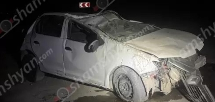 «Renault»-ը գլխիվայր շրջվել է․ 22-ամյա վարորդը և ուղևորը տեղափոխվել են հիվանդանոց
