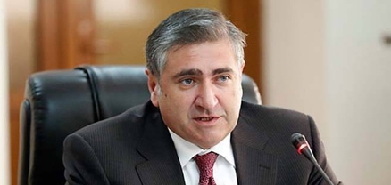 Հաջիևը շարունակում է Արցախի հայկական եկեղեցիների «աղվանացումը», իսկ Փաշինյանը գնում է Սևանում լողալու