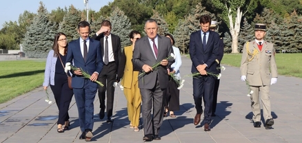 Ֆրանսիայի նորանշանակ դեսպանը հարգանքի տուրք է մատուցել Հայոց ցեղասպանության զոհերի հիշատակին
