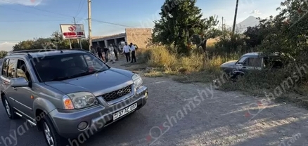 Այգավանում բախվել են Nissan-ը և «ՎԱԶ 2107»-ը․ վերջինը հայտնվել է բնակչի հողամասում