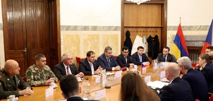 Սուրեն Պապիկյանն ու Չեխիայի փոխվարչապետը քննարկել են ռազմատեխնիկական համագործակցությունը
