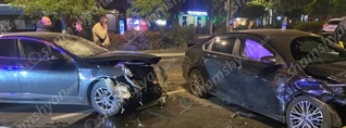 Ազատության պողոտայում բախվել են «Tesla»-ն ու 2 «Kia»-ները. կան վիրավորներ. shamshyan.com