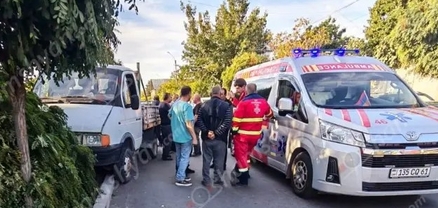 Երևանում բեռնատար «Գազել»-ը բախվել է ծառին․ բժիշկներն արձանագրել են վարորդի մահը