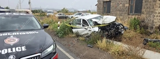 «Kia»-ն Աղավնատուն-Ամբերդ ճանապարհին բախվել է հողաթմբերին ու քարերին. վիրավորներից մեկը հիվանդանոցում մահացել է