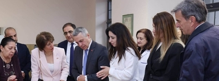 Իգնացիո Կասիսը գրառում է կատարել Մատենադարանի տպավորությունների մատյանում