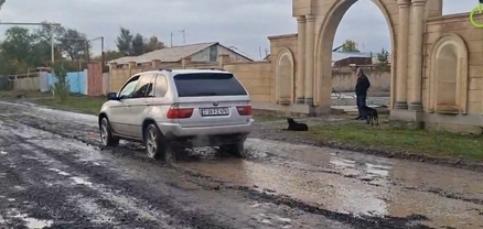 Անձրևից հետո Գյումրիի փողոցներն անմատչելի են դառնում․ անգամ տաքսու վարորդներն են խուսափում
