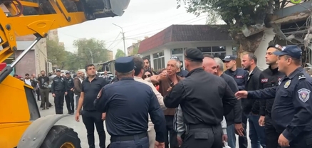 Ի՞նչ ես քֆուր տալի, արա՛. ոստիկանի ու քաղաքացու միջև վիճաբանություն սկսվեց (տեսանյութ)