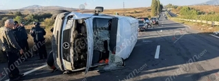 «Սևանի գաղութի» հարևանությամբ միկրոավտոբուսը կողաշրջվել է․ կան վիրավորներ