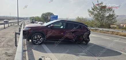 Արագածոտնի մարզում բախվել են «Jeep Compass»-ը, «ՎԱԶ 2107»-ն ու «Lada»-ն, որը հայտնվել է ձորակում. կա վիրավոր