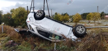 Երևան-Սևան ճանապարհին «Chevrolet»-ն գլխիվայր շրջվելով բախվել է գազատար խողովակին․ կա վիրավոր