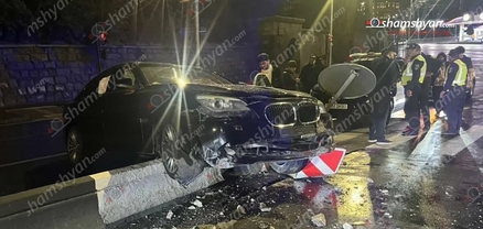 20-ամյա վարորդը «BMW»-ով բախվել է բետոնե արգելապատնեշին ու մասամբ հայտնվել դրա վրա