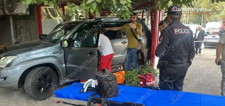 Երևանում բախվել են «Nissan Rogue»-ը և «Lexus GX470»-ը․ վերջինը հայտնվել է մայթին,  կոտրել խմորեղենի արտադրամասի ապակիները