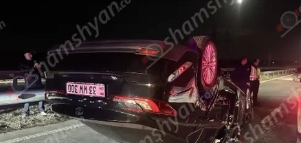 Երևան-Գյումրի ավտոճանապարհին բախվել են քարով բարձված «Զիլ» բեռնատարը և «Toyota Camry»-ն․ կա վիրավոր