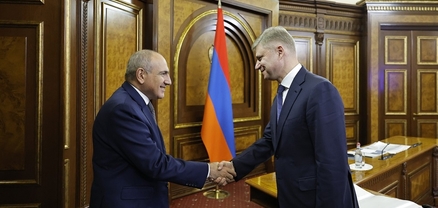 Փաշինյանն ընդունել է «Ռուսական երկաթուղիների» ղեկավարին